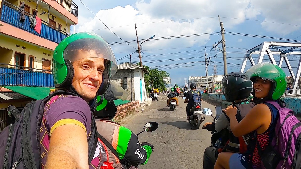 Off The Beaten Path: Exploring Jakarta's Slums by Gojek 🏍️