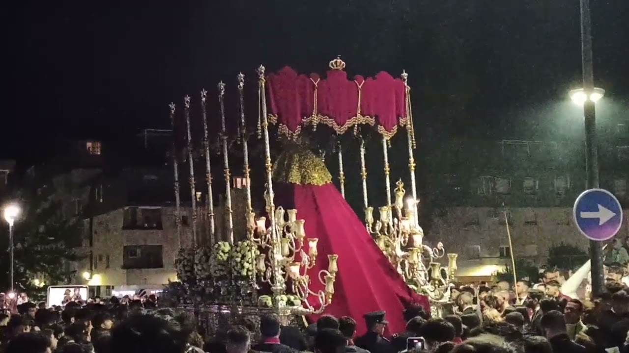 Amargura llegando al Salvador. Lunes Santo 2025 en Jaén