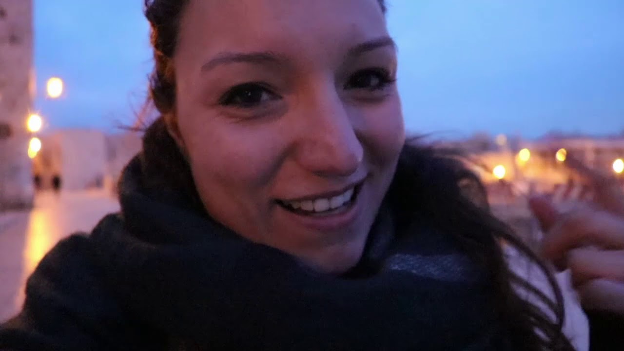 GIOVINAZZO - Tra stradine e luci viola e gialle