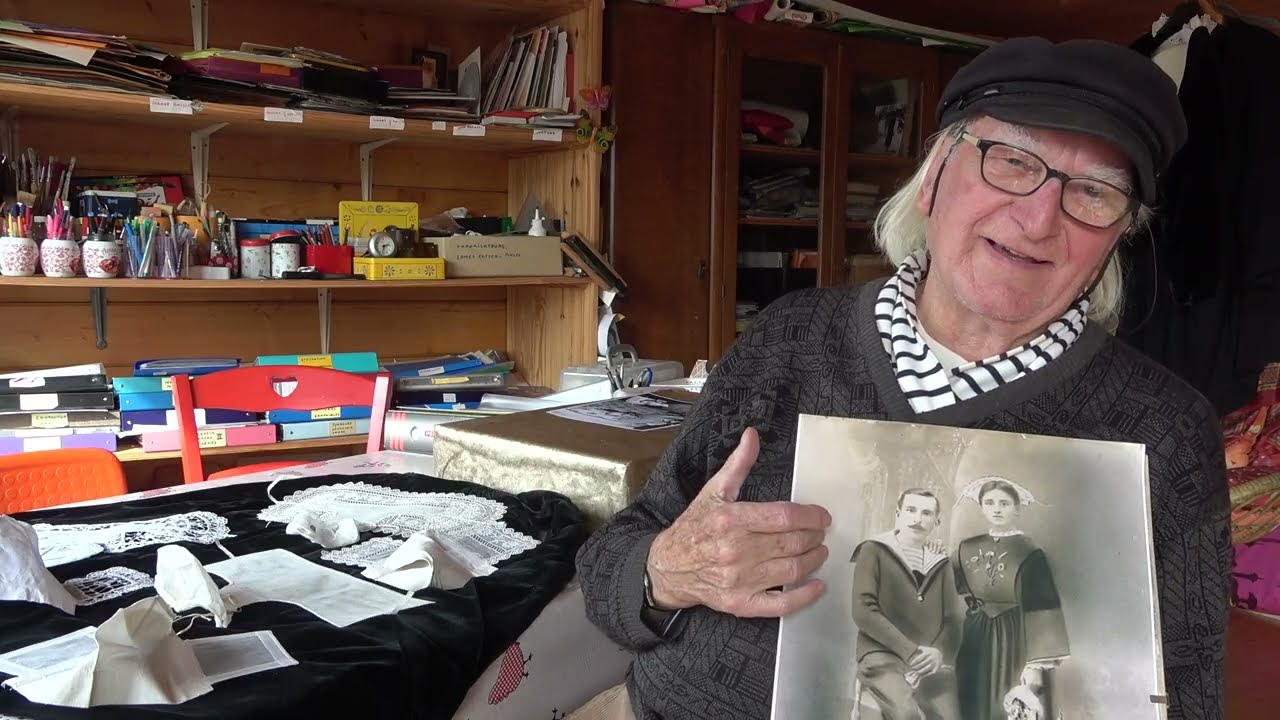 Yannig Baron à propos des coiffes de Groix