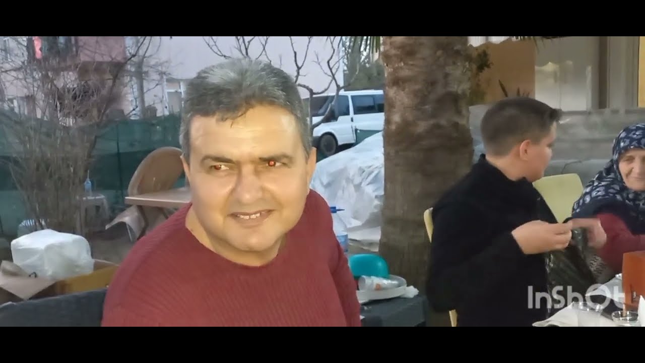 Bahçede Alı Osman abimizin  50.yaş gününü kutladık.Zeynebin pastası harikaydı....