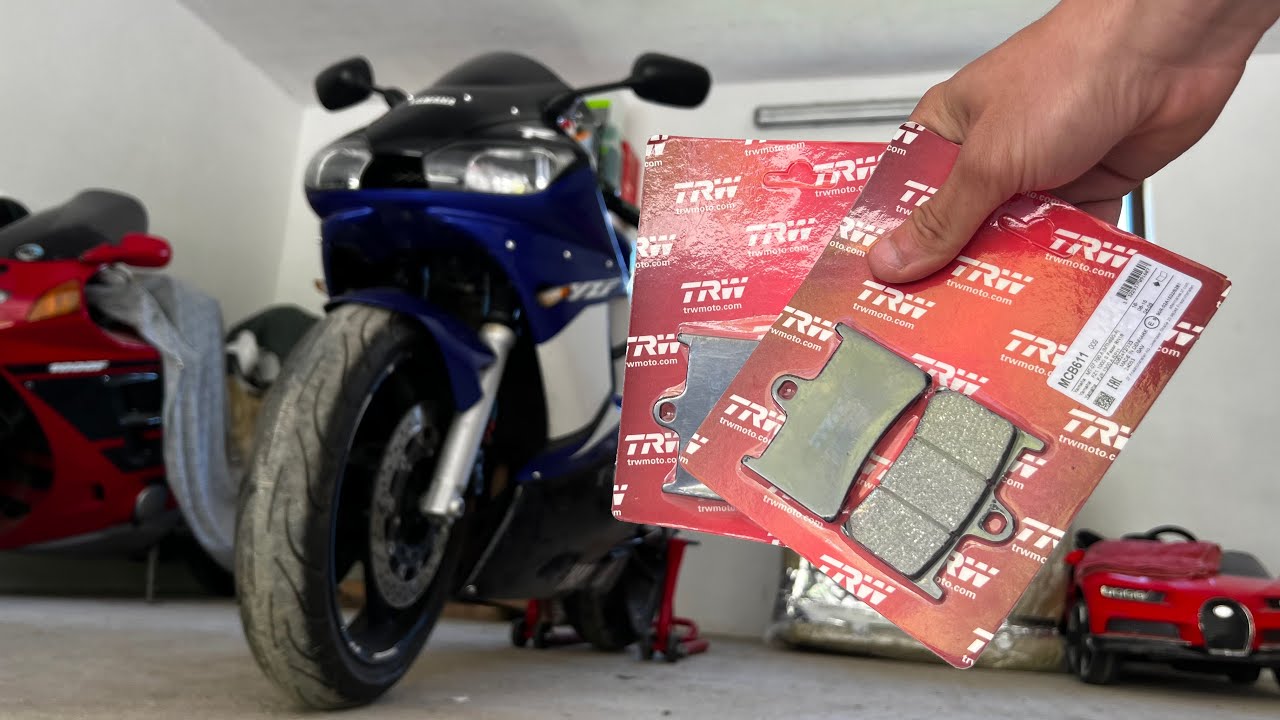Brake pad change | Yamaha R6 2002 RJ03