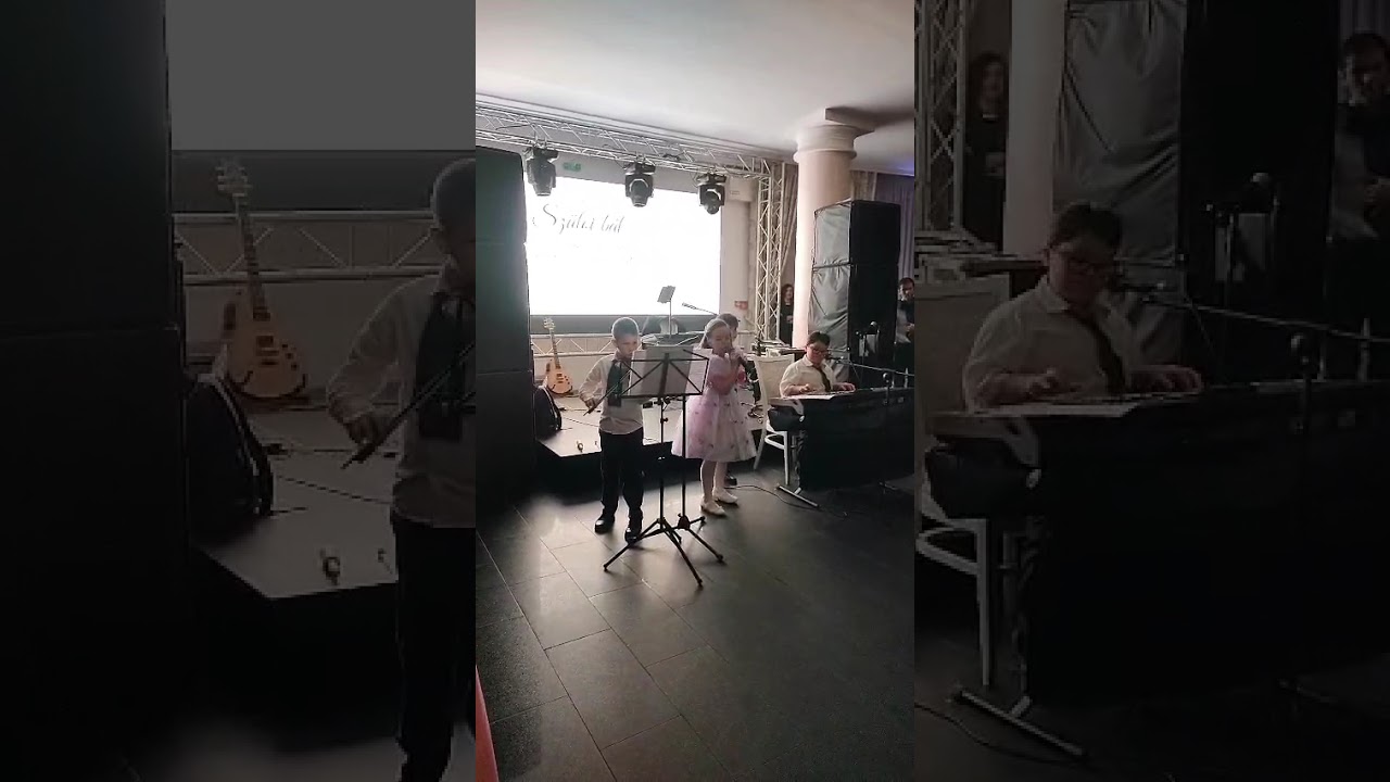 Kisdiákok fellépése a szacsvays szülői bálon