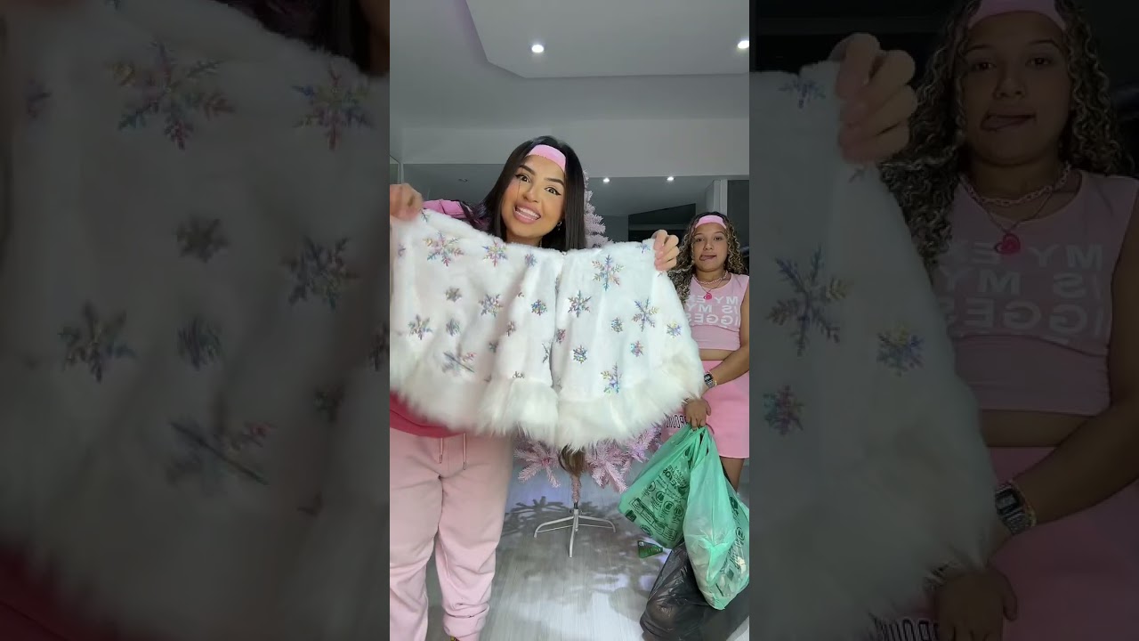 KYSHA E MINE QUERIDA MONTANDO &Aacute;RVORE DE NATAL DAS DUAS AMIGAS
