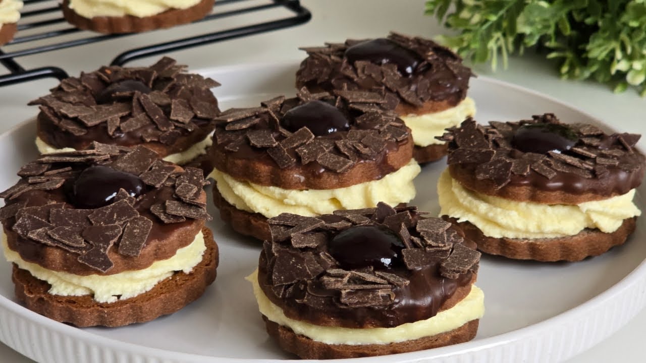 Schwarzwälder Kirsch Plätzchen Rezept – Weihnachtsplätzchen mit Schokolade und Marmelade