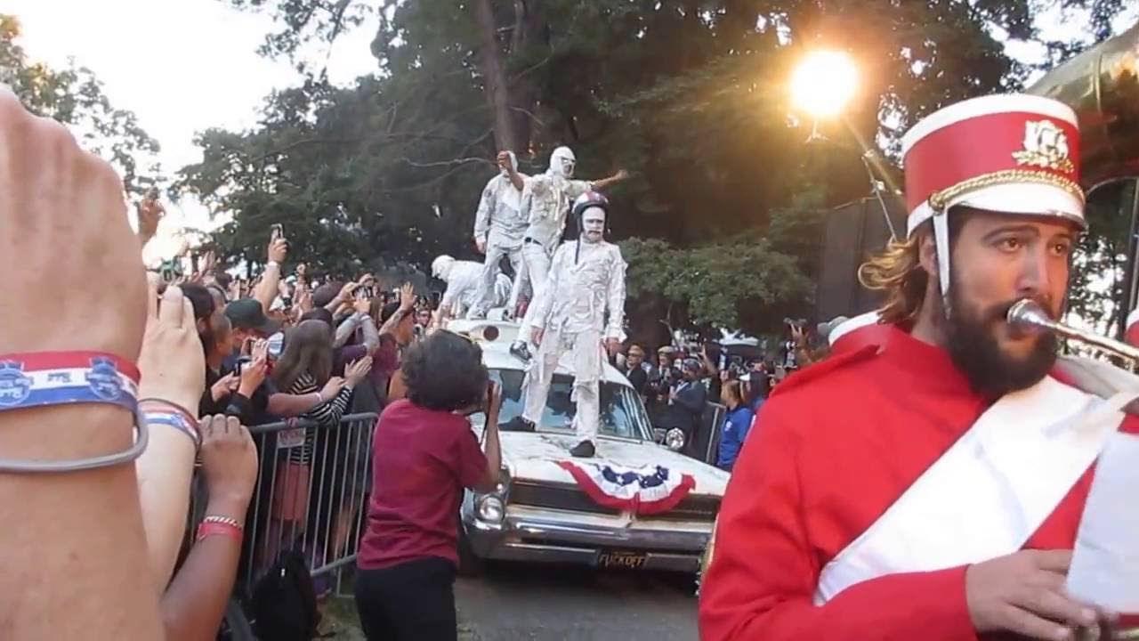 The MUMMIES parade opening at Burger Boogaloo 2016 with John Waters & Traci Lords introduction