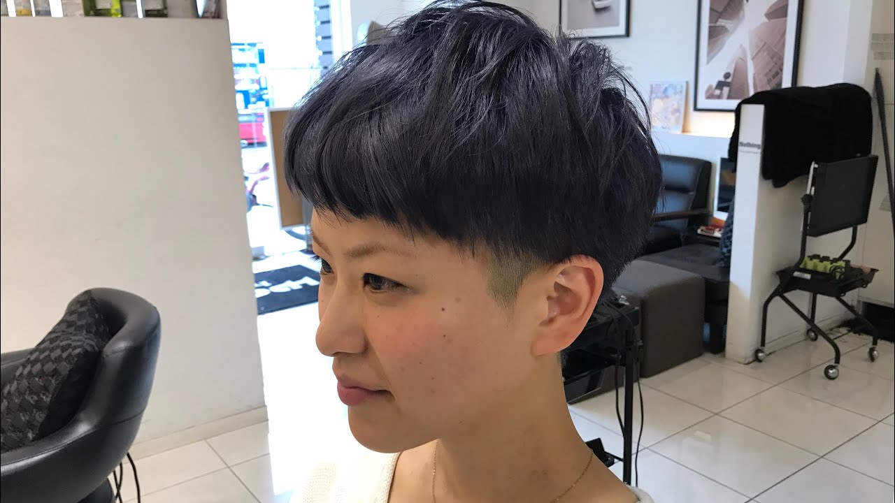 ベリーベリーショート女子！耳出し&刈り上げスタイルは初体験のシルバーカラーと共に。