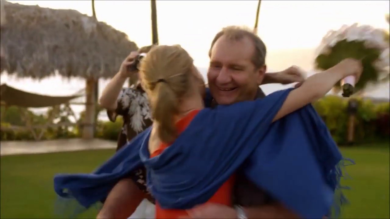 Modern Family - Phil & Claire renew their vows