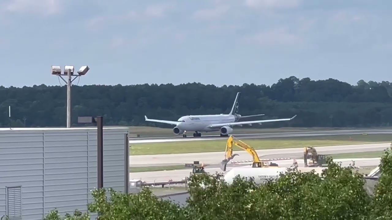 *RARE* Lufthansa Airbus A330-300 [D-AIKS] taxiing, taking off from RDU Airport and waving