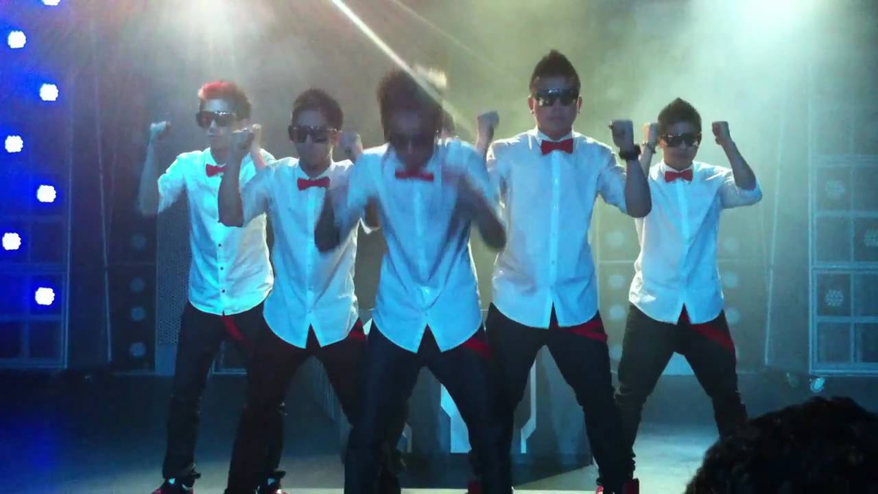America's Best Dance Crew's Poreotics dancing to Daft Punk's Derezzed at ElecTRONica Dec 26 2010