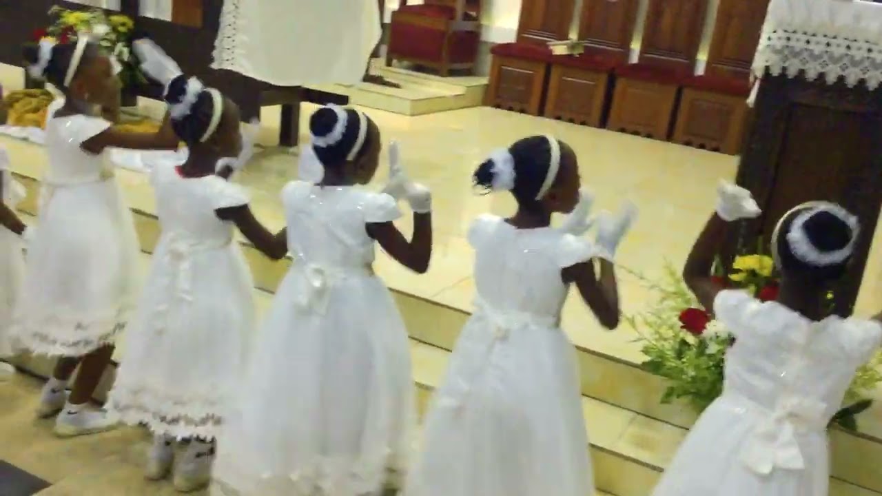 Esengo ya Mbotama, Nsai o Beteleme, Douce Nuit Par Chorale Réunie de Saint Michel de Bandalungwa