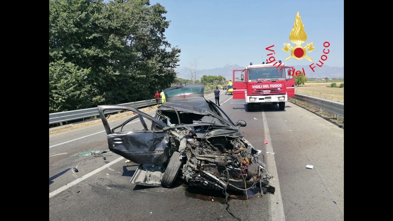 INCIDENTI STRADALI: 2 MORTI E UN FERITO SULLA 106