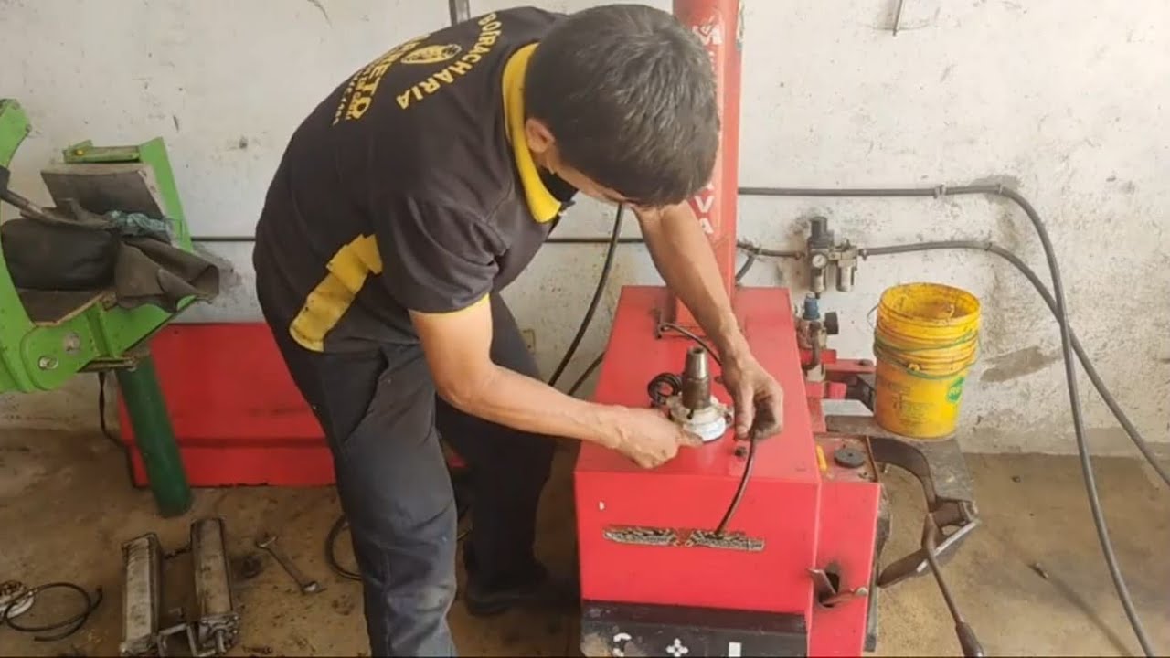 SUBSTITUIÇÃO DE PEÇA NA MÁQUINA DESMONTADORA