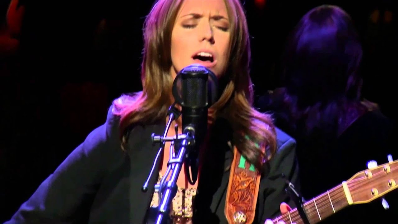 Kylie Rae Harris performs I'd Rather Be Lonely