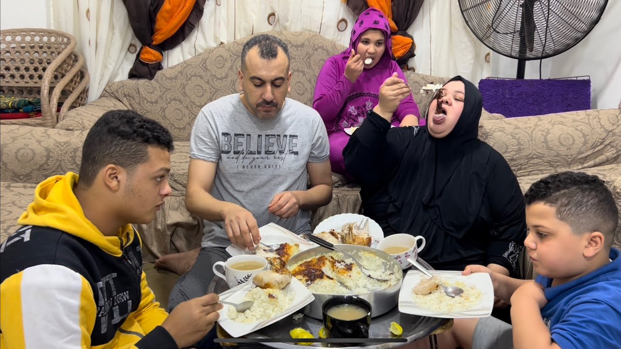 جني قرفانه من تاكل من الفراخ وحلفت تاكل رز بس منك لله ياللي كنت السبب ان البت متاكلش غير رز بس 😭