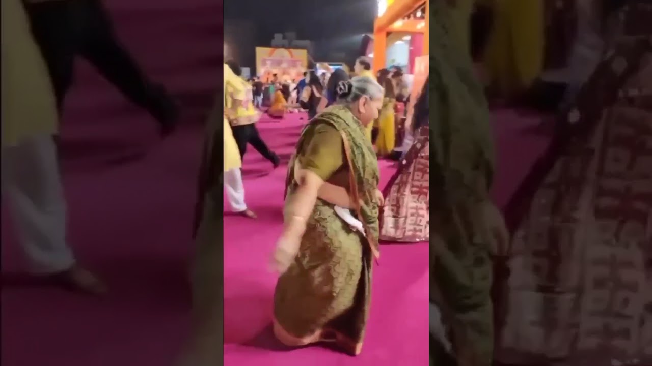 ગરબા શોખીન માસી#gujaratigarba#garba#shorts#garbashort#deshigarba