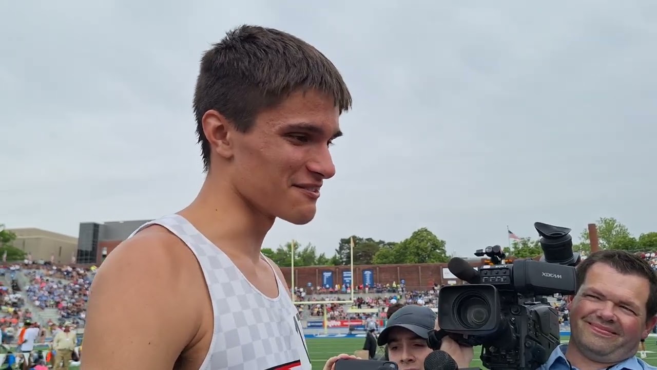 Western Dubuque's Quentin Nauman runs an ABSURD sub 4min 1600m, first Iowa high-schooler to do so