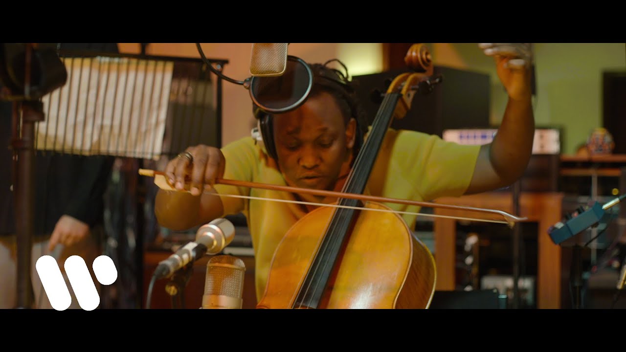 Abel Selaocoe plays Zawose (for Hukwe Zawose)