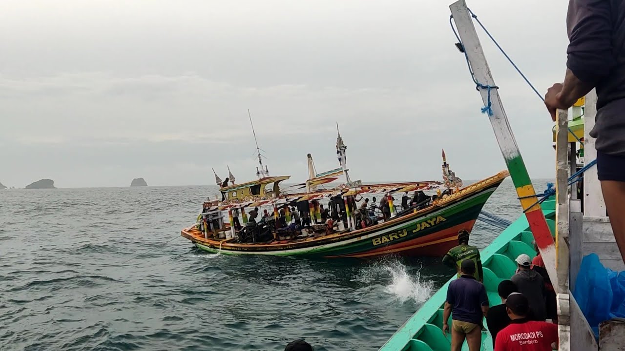 Moment abk km songgeng membantu menarik jaring km baru jaya ll Nelayan puger jember 