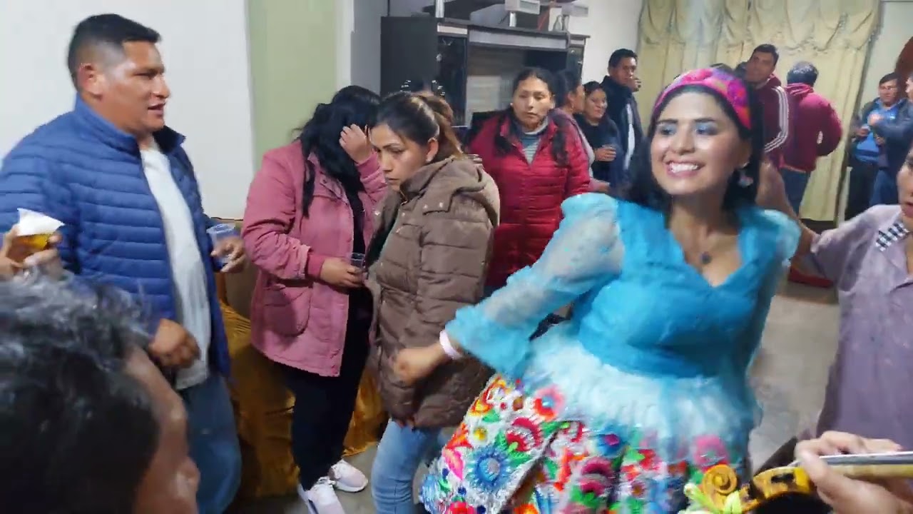 HUAYNO Bailable en vivo Anais Palomino