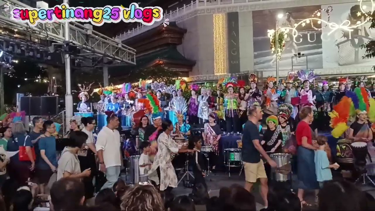 Christmas carols in the heart of orchard street singapore #view #trending #amazing #great
