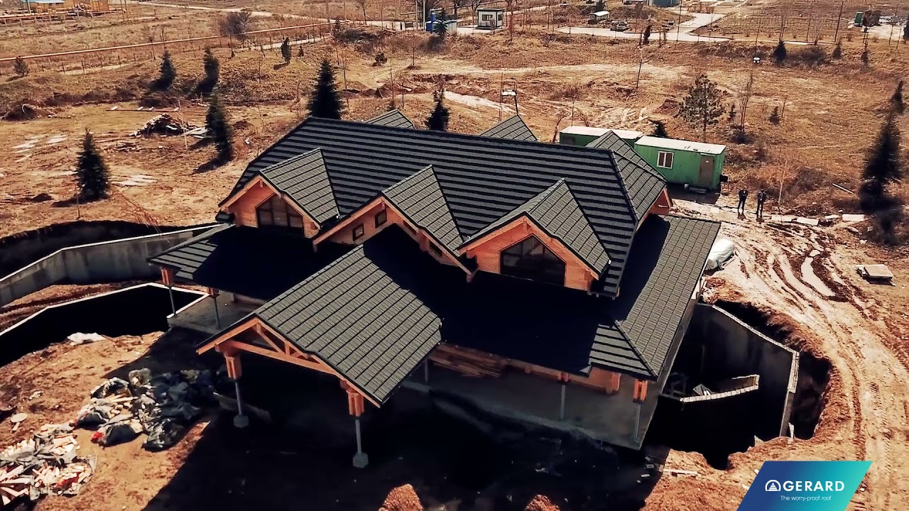 GERARD Corona roof on a wooden house