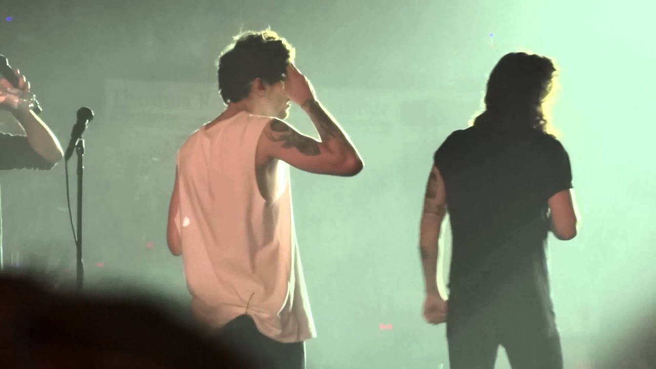 Act my age 'dancing' - One Direction live @ Sheffield 31/10/2015