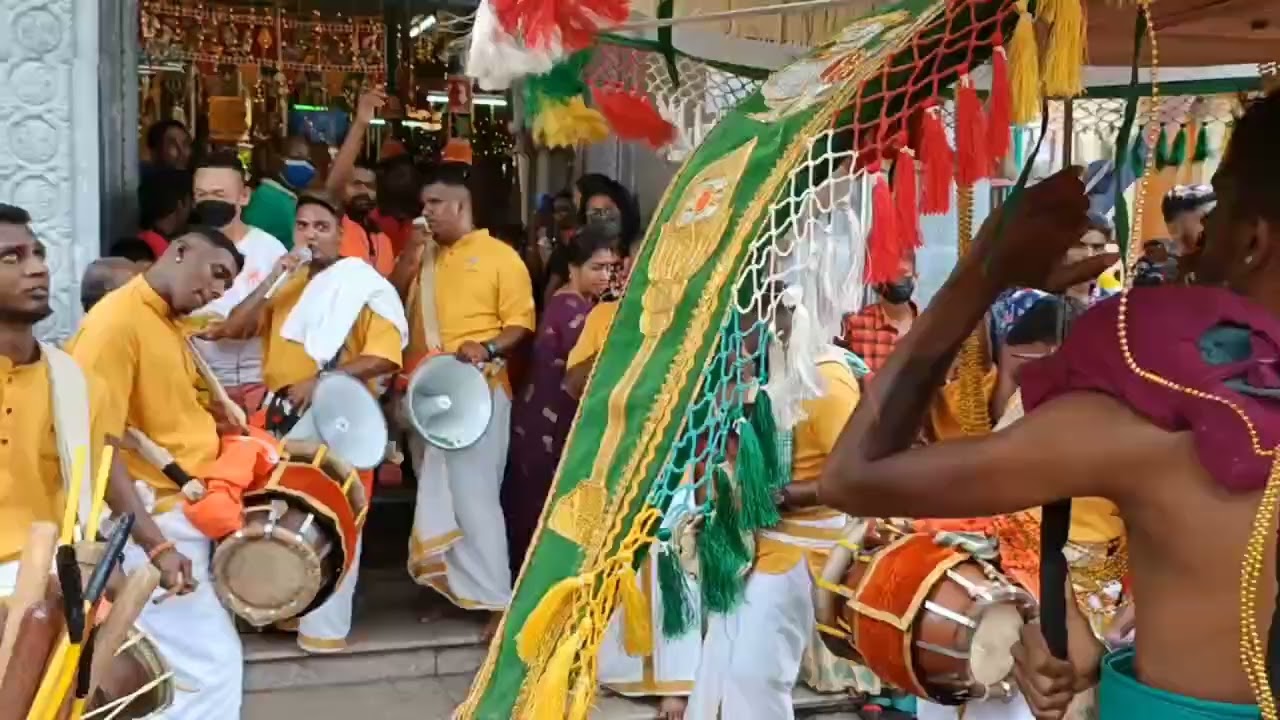 SITTU VILAYADUM MAAKALI