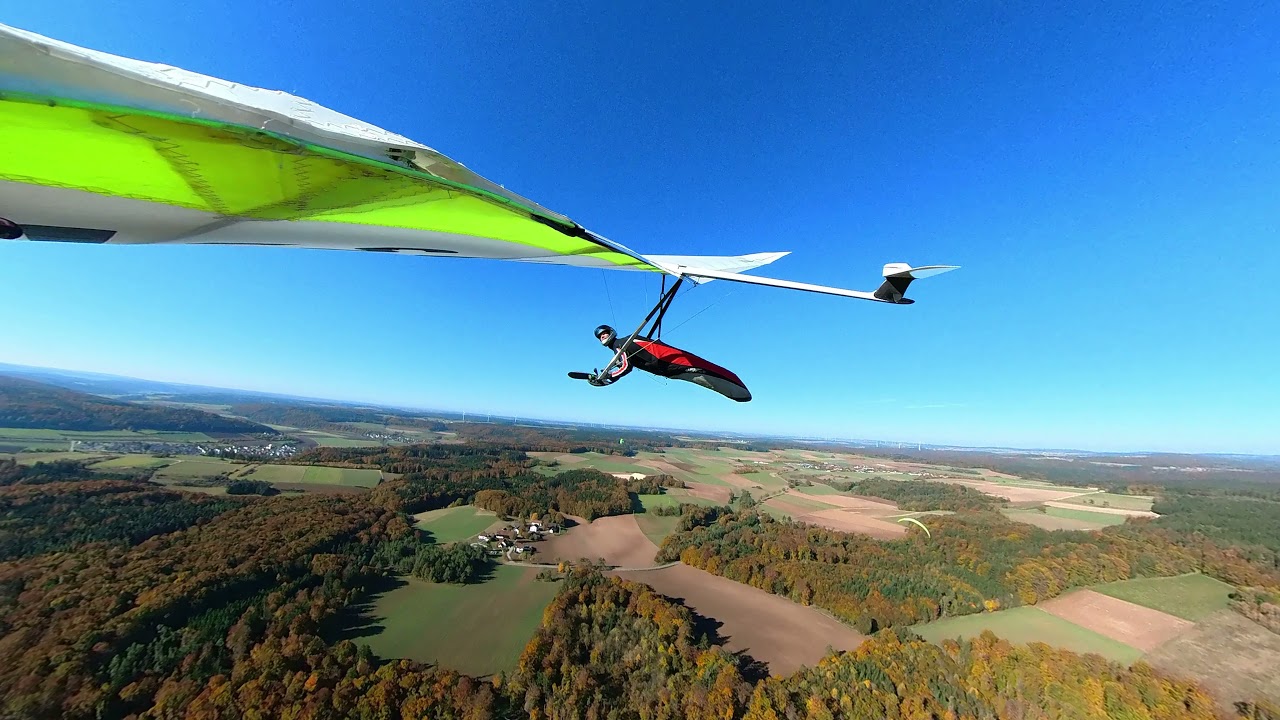 A golden autumn: hang gliding in October