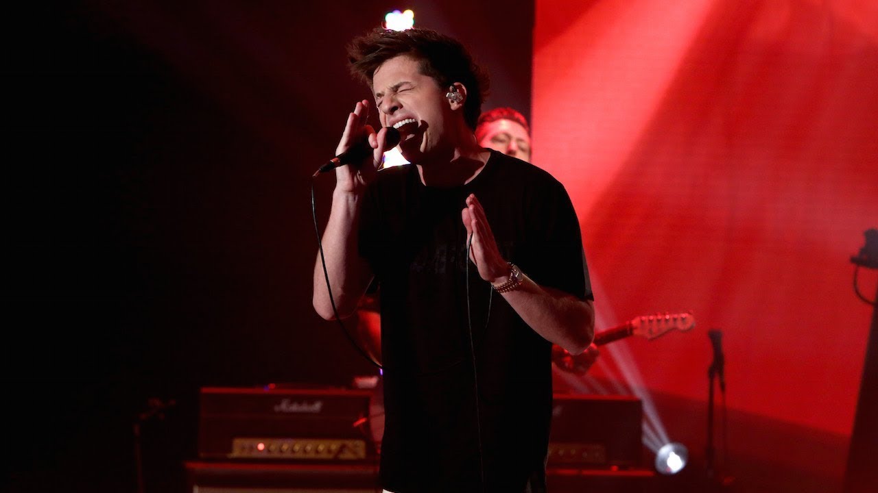 Charlie Puth Performs 'How Long'