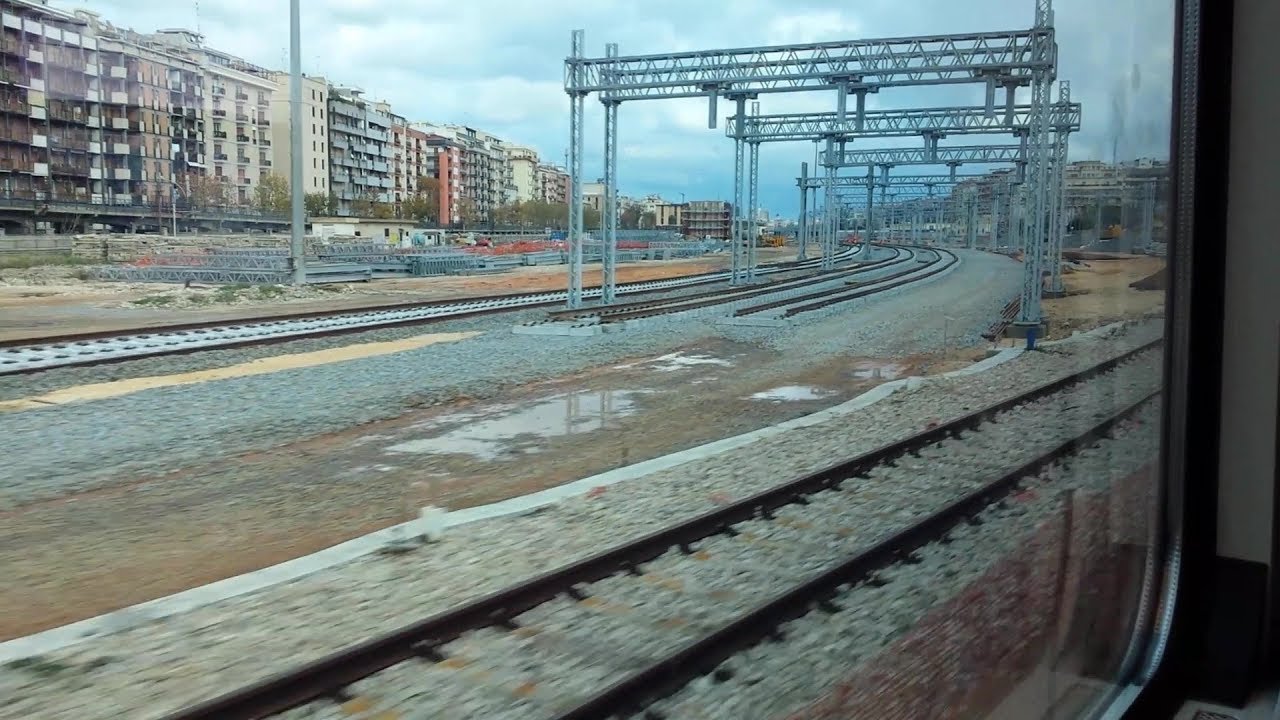 Il grande cantiere del PRG di Bari Centrale visto dal treno (1)