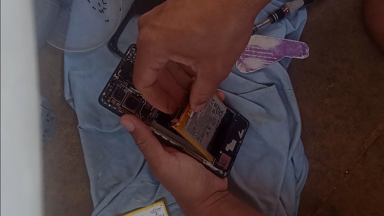 moto edge 30 pro battery replacement