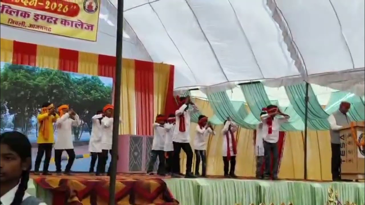 स्कूल में हुआ प्रोग्राम 😊 खाई के पान बनारस वाला 😊❤️🤗 वीडियो पर लाइककमेंट जरुर करें 🙏🙏