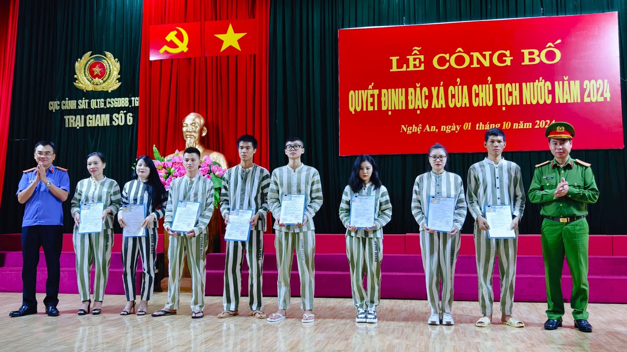 Trại giam số 6 - Bộ Công an công bố Quyết định đặc xá của Chủ tịch nước cho 40 phạm nhân.