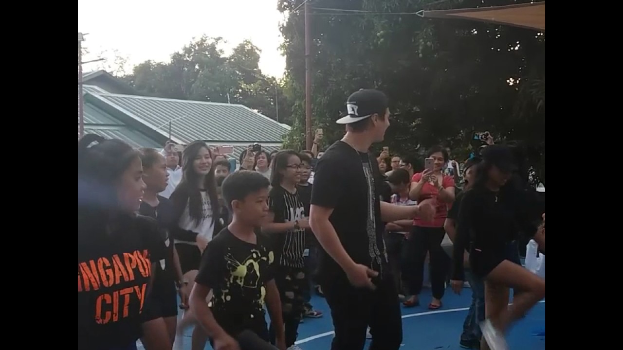Enrique gil charity event 😊 ang taray no prctise po yn