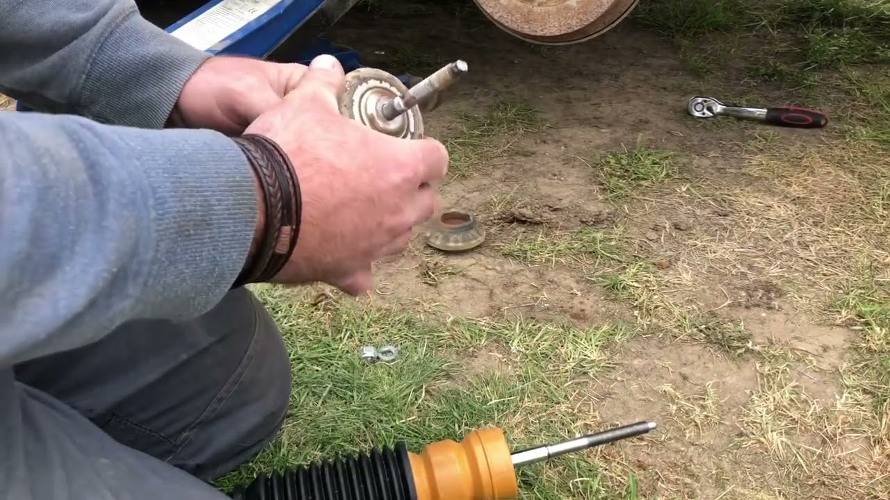 Felda Pick up Výměna zadního tlumiče