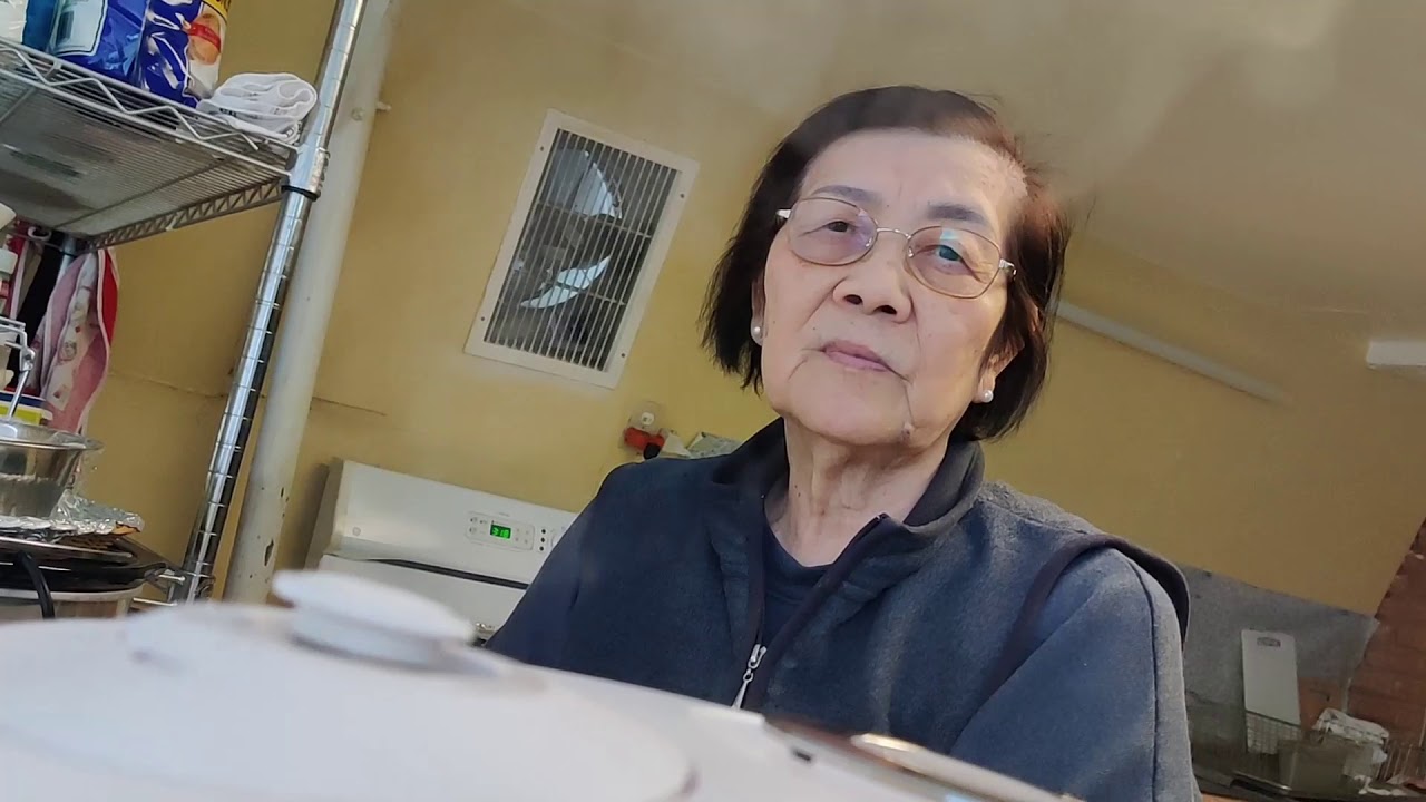 My Grandma unbox Cuckoo Rice cooker P1009S