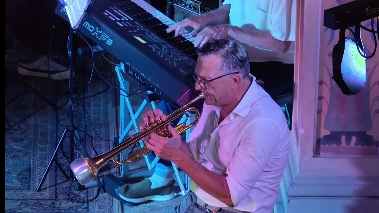 Bags & Trane performed by Jazzbungalow