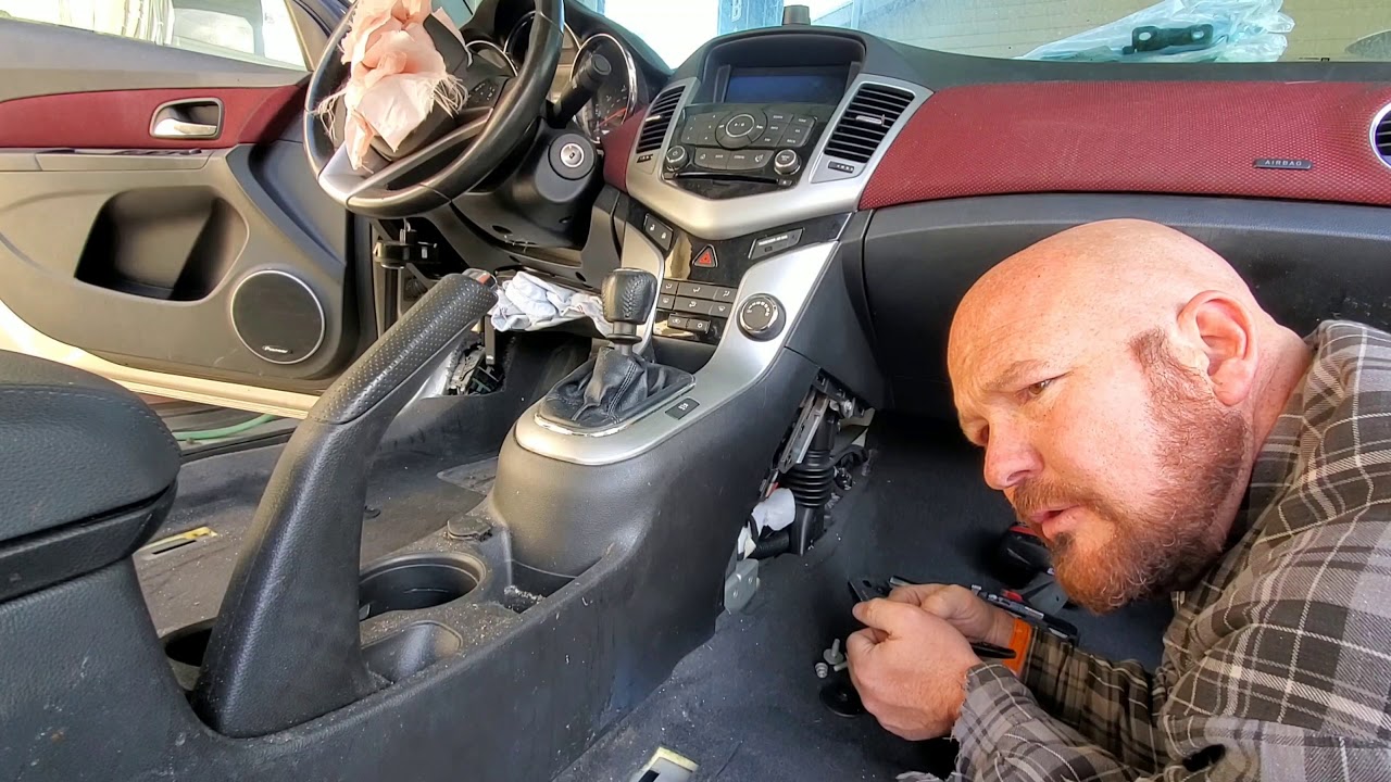 Chevrolet Cruze airbag module how to remove and location