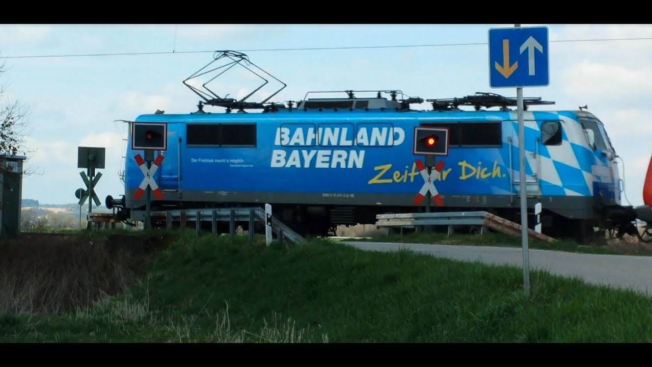 Aufnahmen am unbeschrankten Bahnübergang bei Landau/Isar