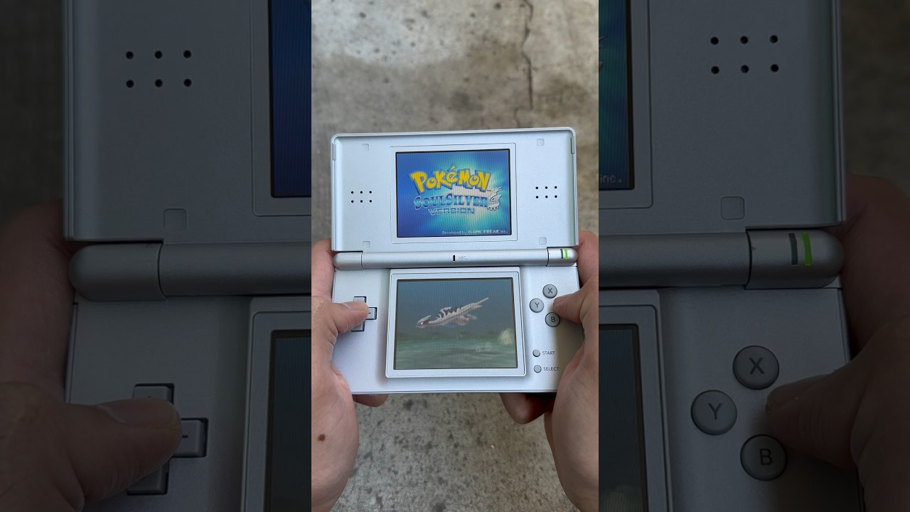Pok&eacute;mon Soulsilver on a DS Lite!