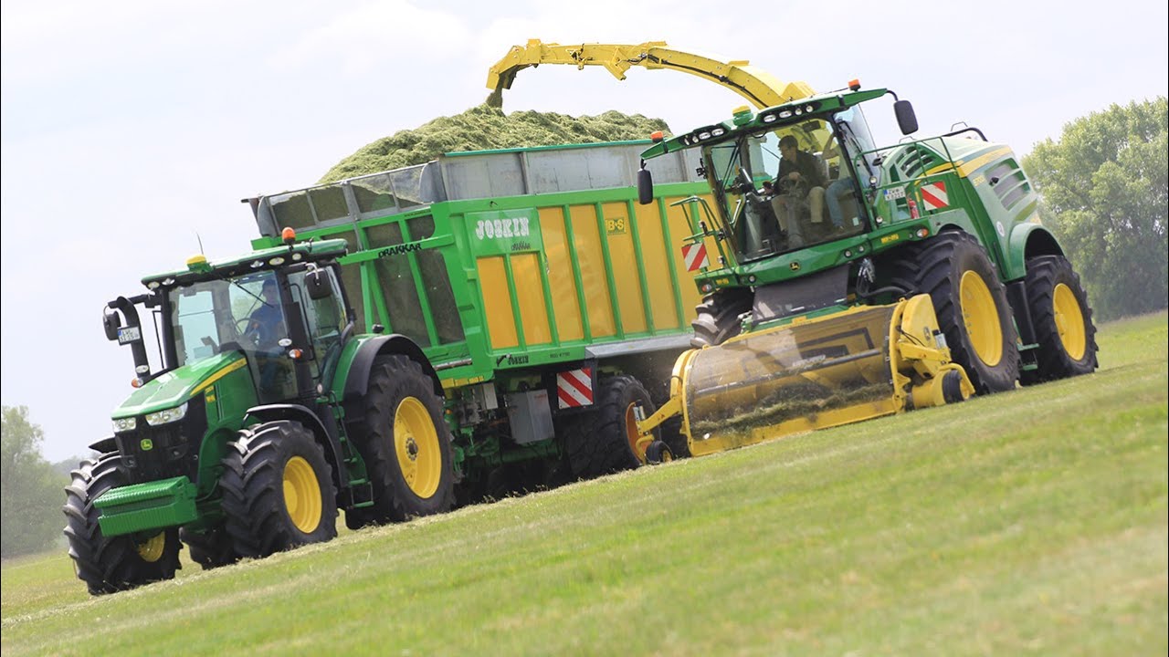 John Deere 8700i forage harvester chopping gras in Germany +++ TAKE V