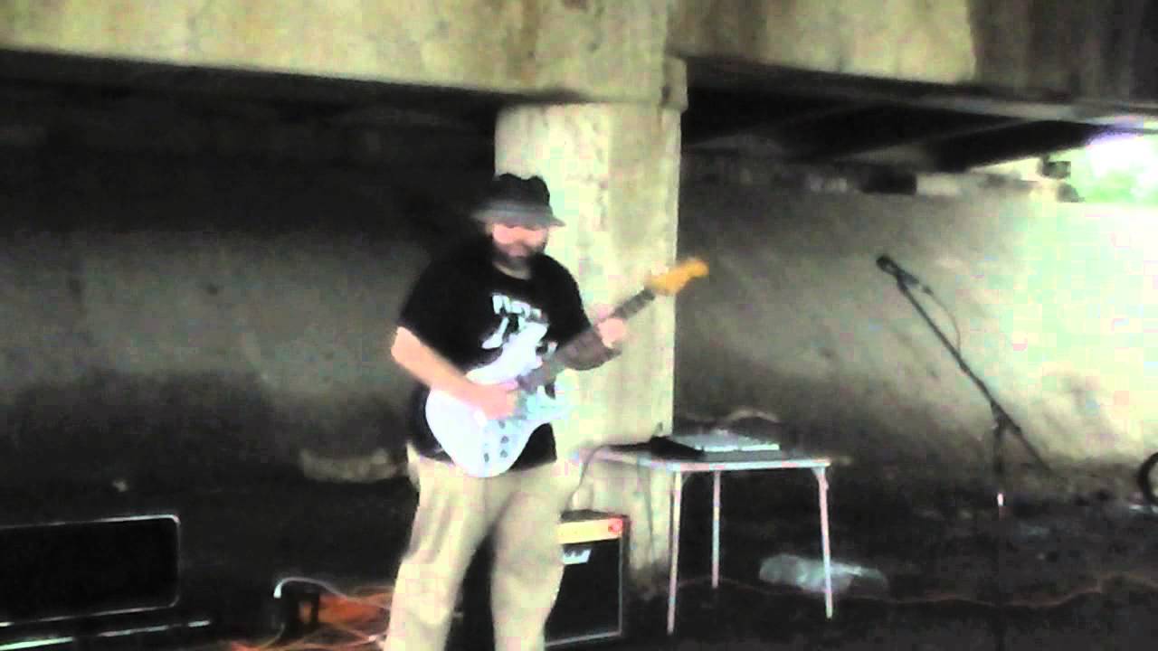 Willy Booger playing for the Homeless - Under a Bridge -