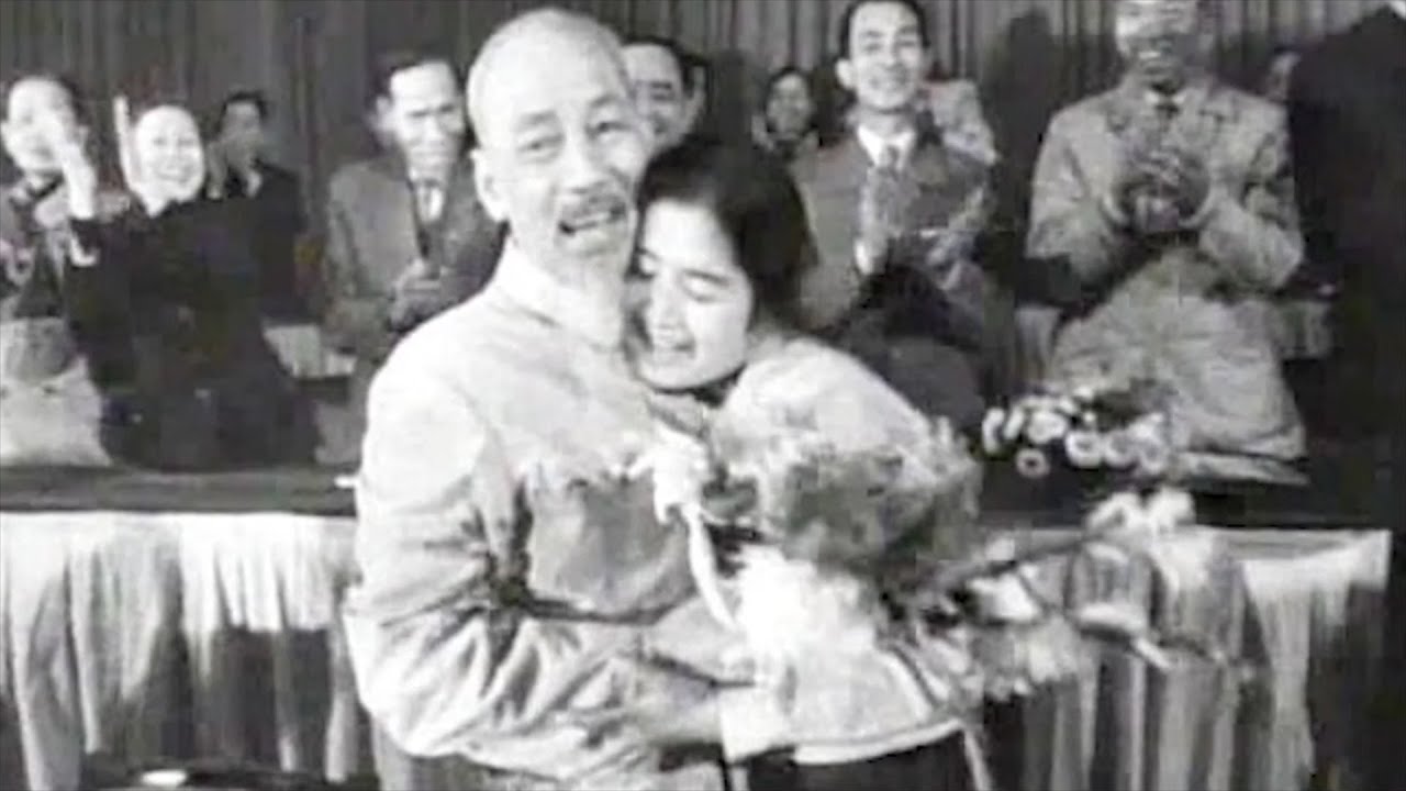 Cô gái nhỏ Miền Nam trong vòng tay Bác | Ký ức Việt Nam | VTV24