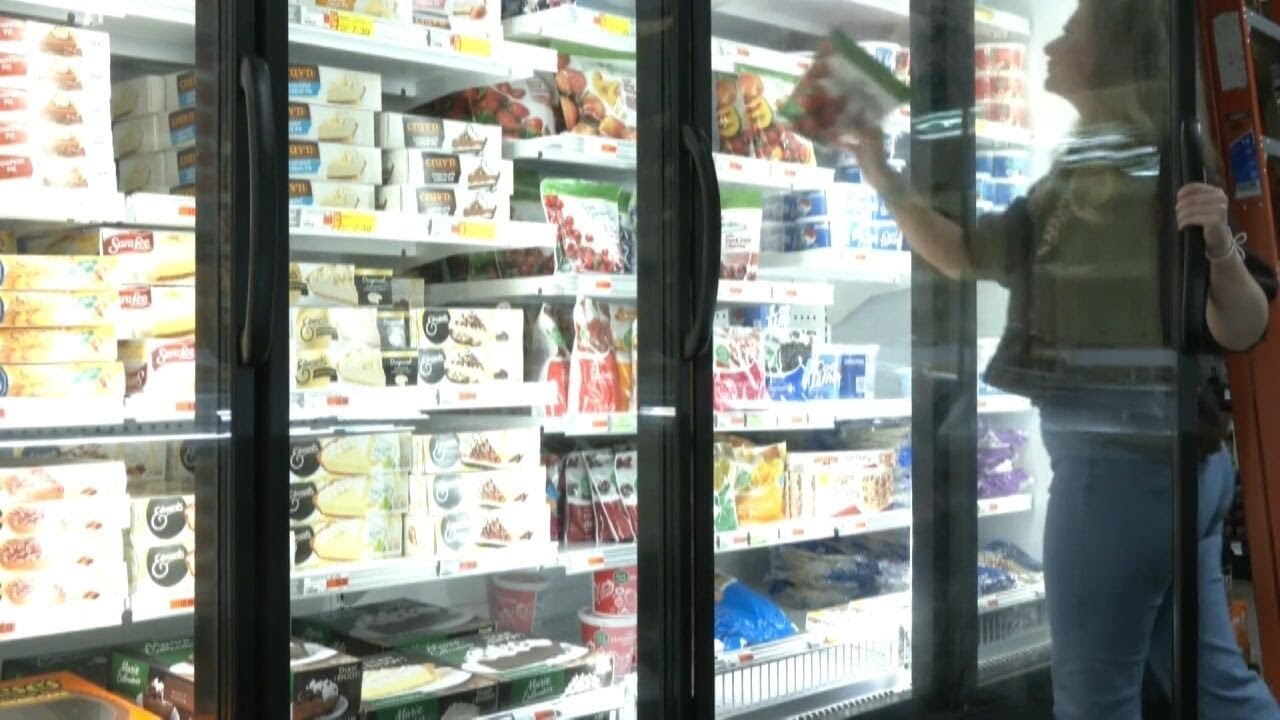 Three generations ringing up history at Durant supermarket