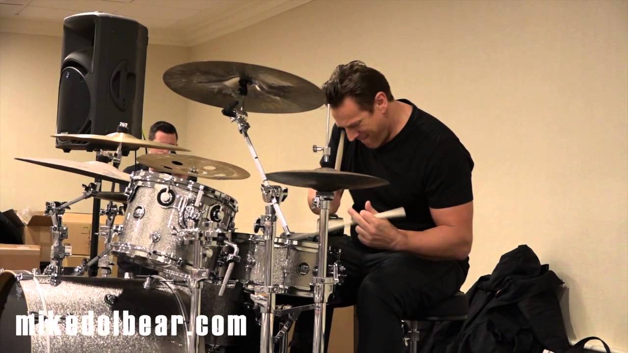NAMM15 Thomas Lang plays Remo Powerstroke 77