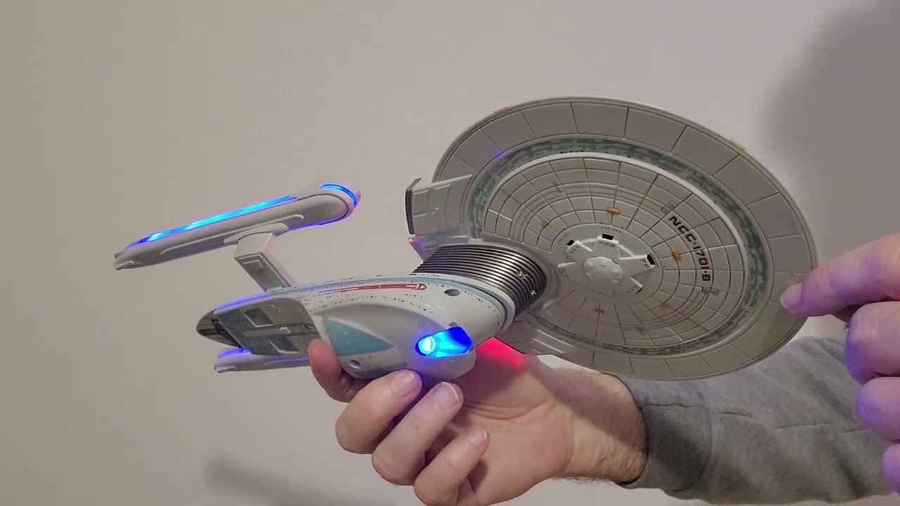 DIAMOND SELECT TOYS USS ENTERPRISE 1701-B FROM STAR TREK GENERATIONS