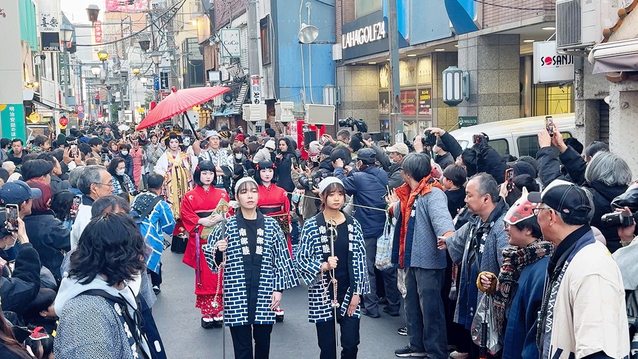 4K 江戸吉原【 花魁道中 】妖艶な花魁に下北沢が騒然！遊女をじっくり鑑賞＋隊列紹介で学びも！　節分お化けde花魁道中
