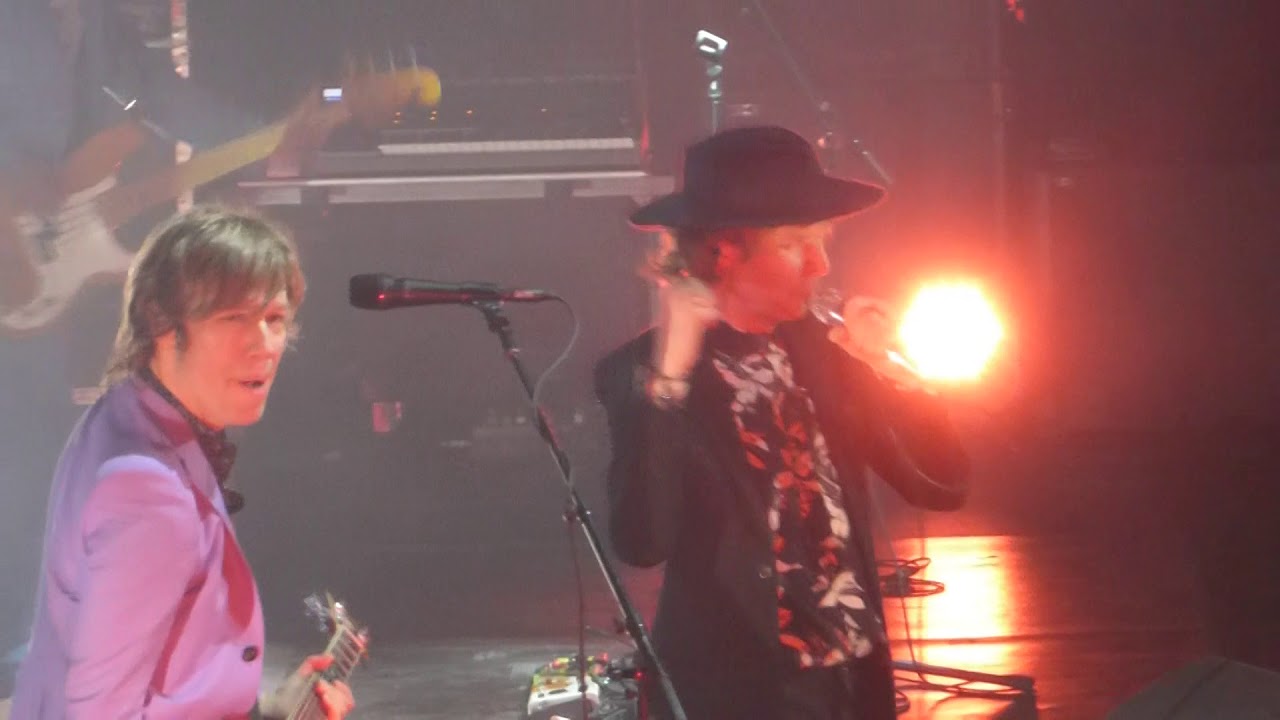 According2g.com presents "Loser" live by Beck at Madison Square Garden in NYC