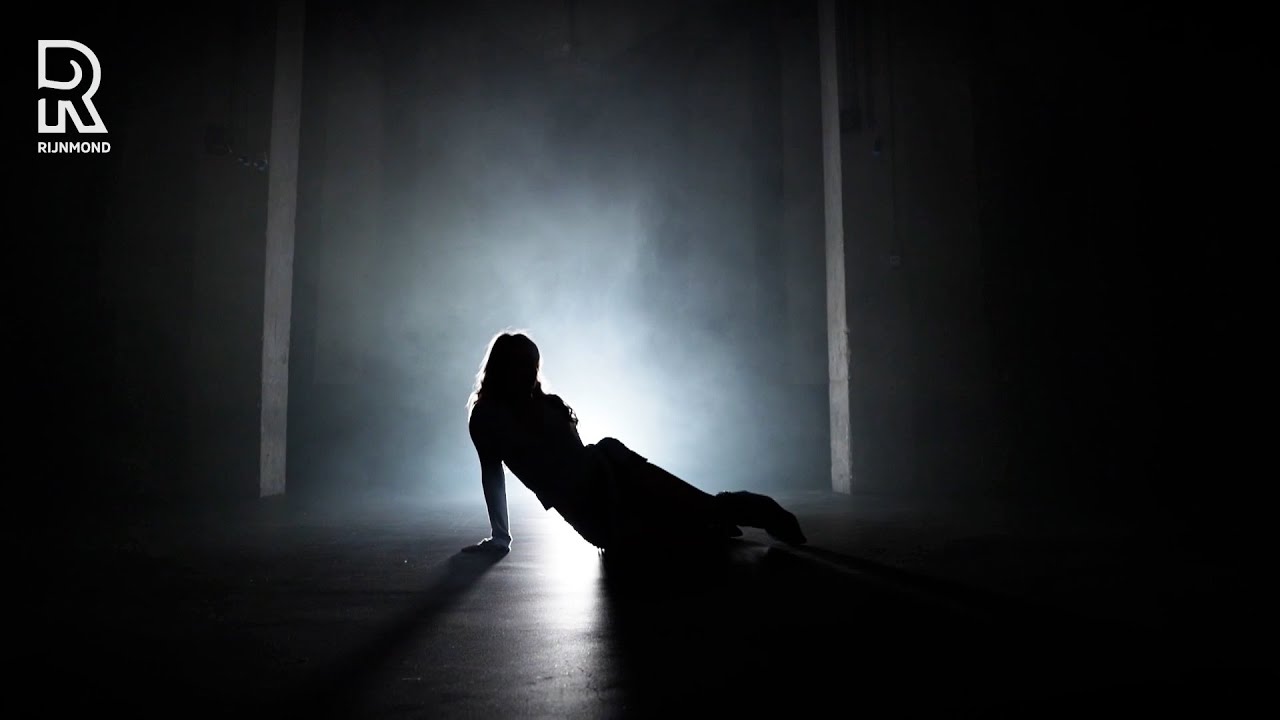 FLORA - In Het Rood (Officiële Videoclip)